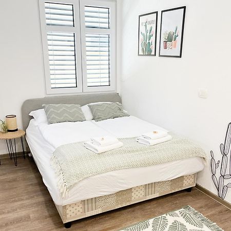 Anita'S Studio Apartments Ljubljana Luaran gambar