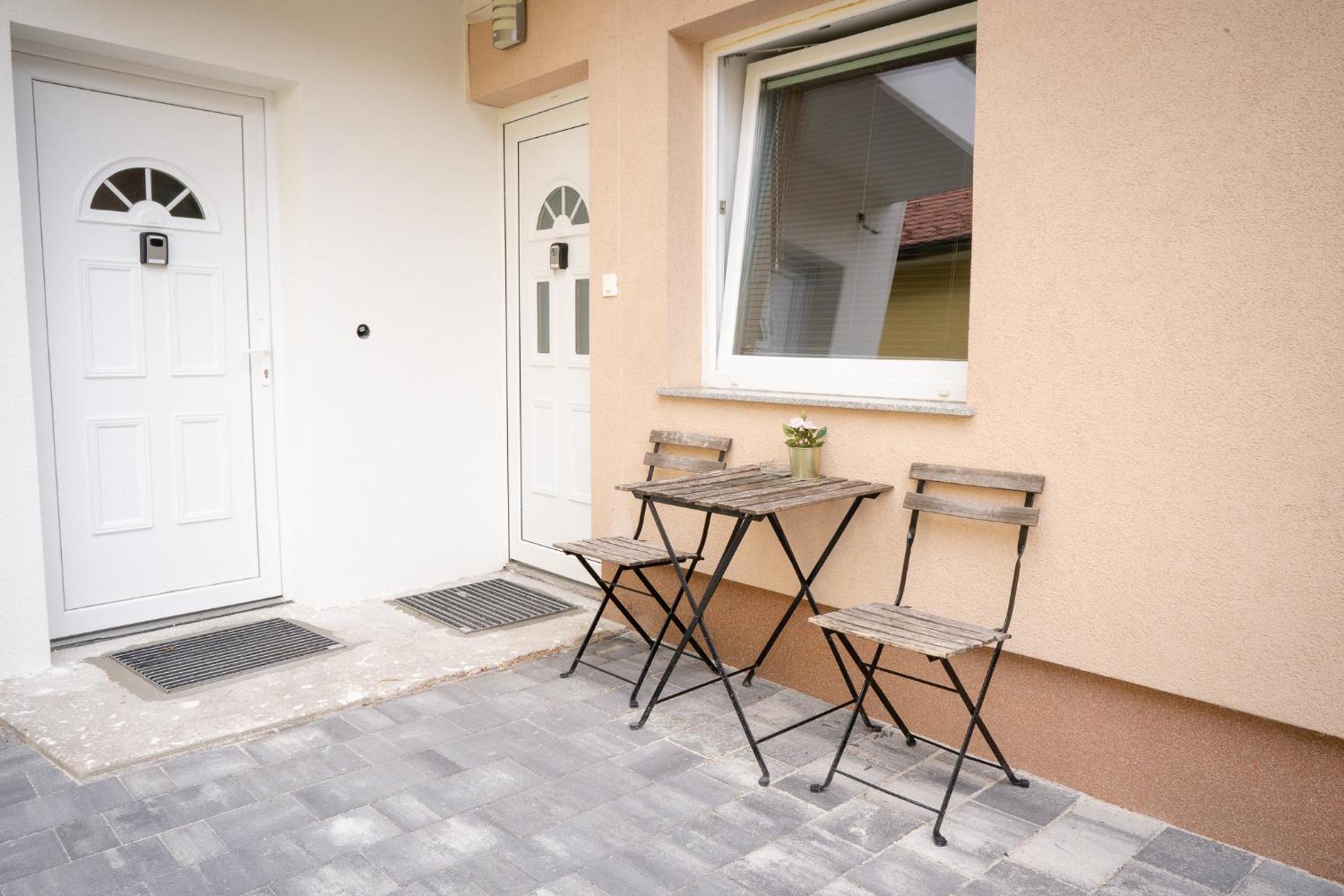 Anita'S Studio Apartments Ljubljana Luaran gambar