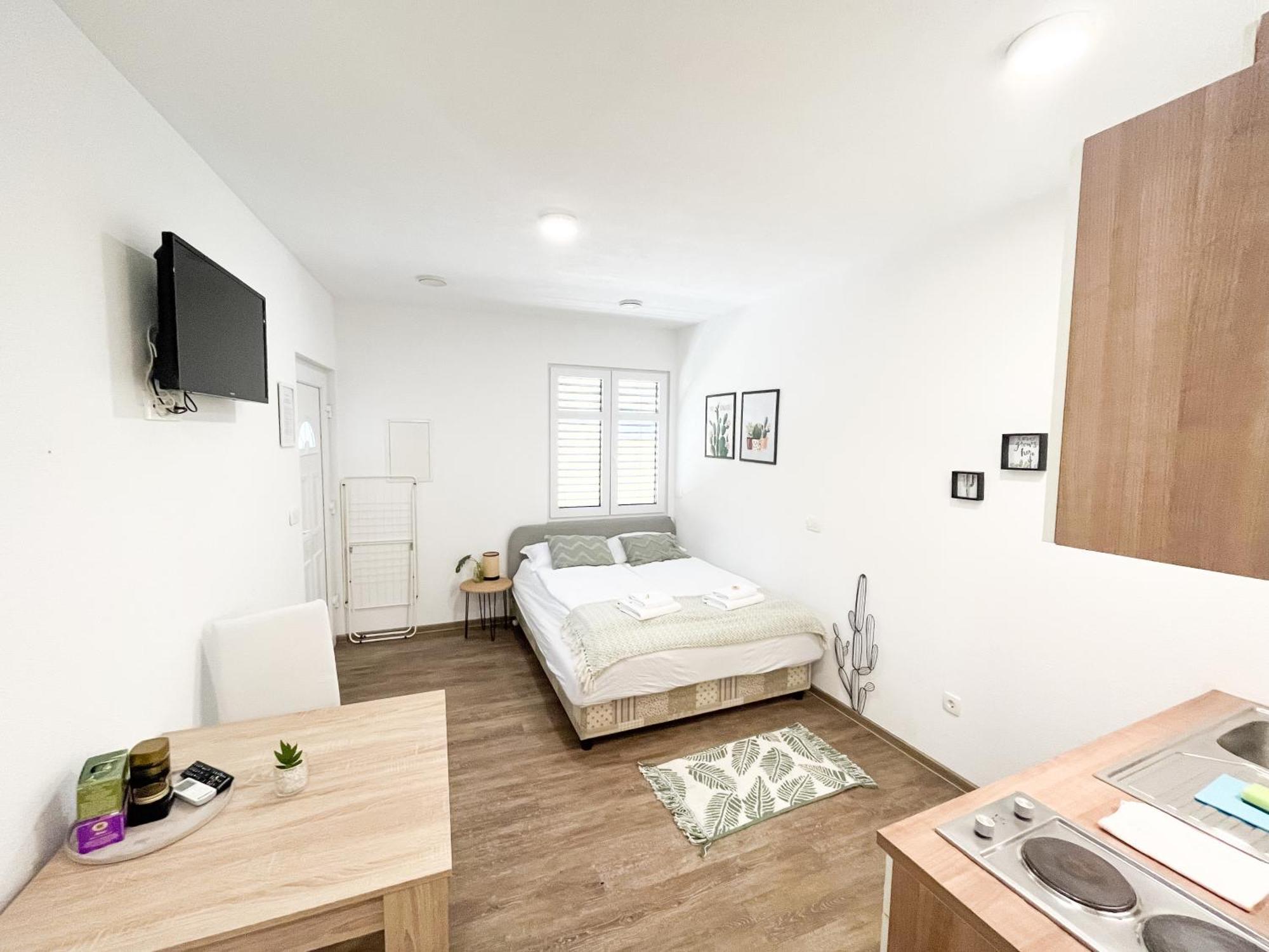 Anita'S Studio Apartments Ljubljana Luaran gambar
