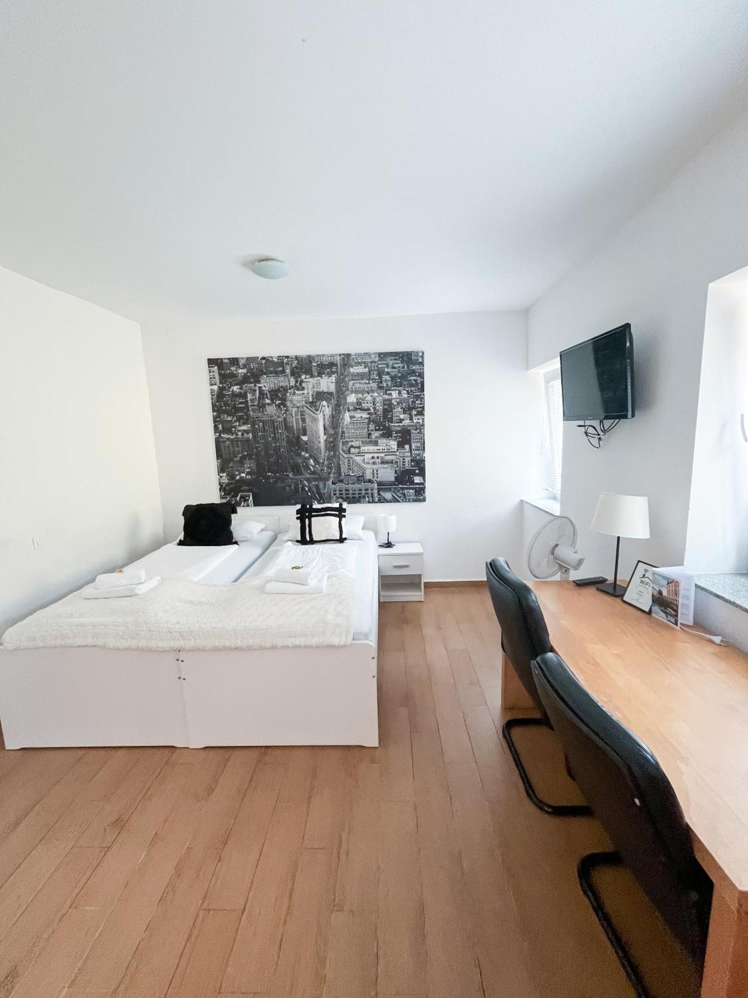 Anita'S Studio Apartments Ljubljana Luaran gambar