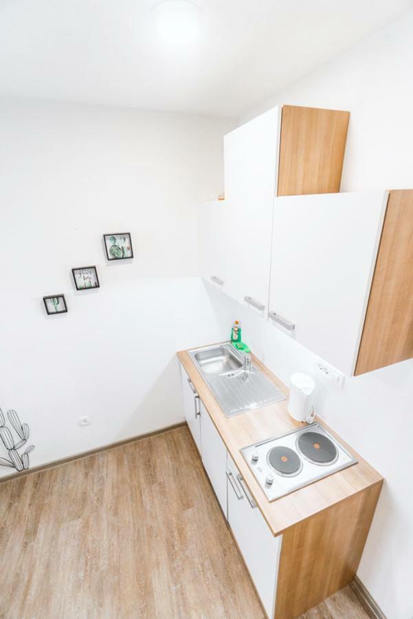 Anita'S Studio Apartments Ljubljana Luaran gambar