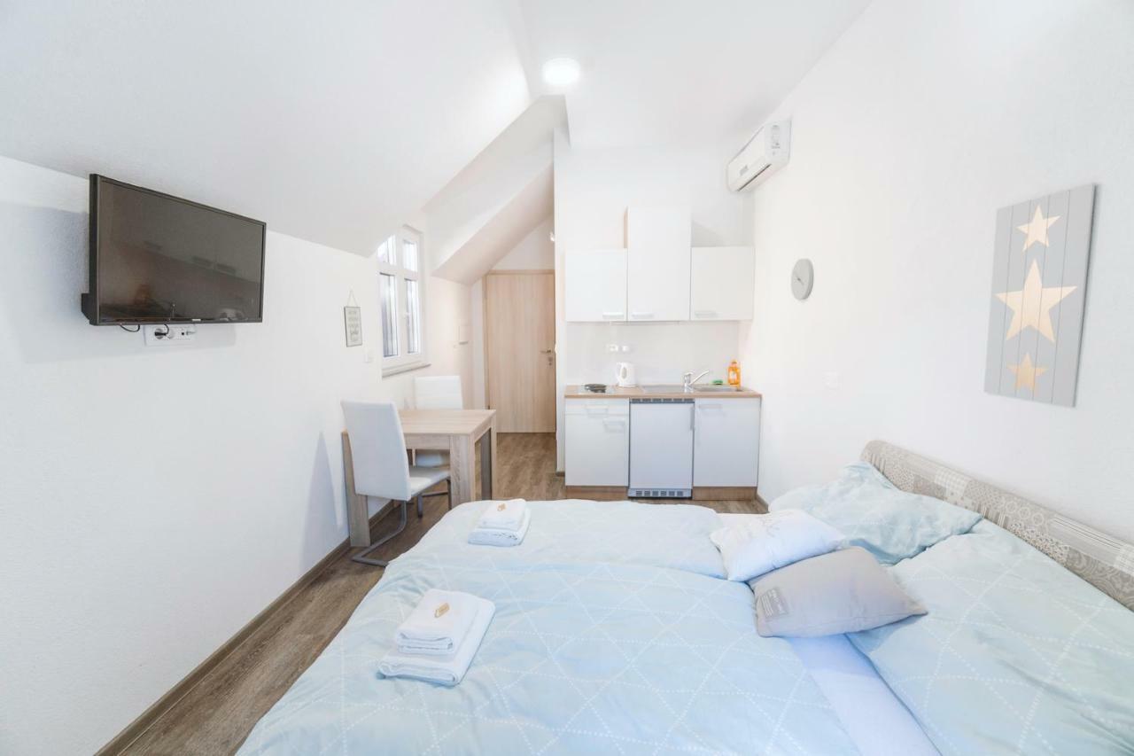 Anita'S Studio Apartments Ljubljana Luaran gambar